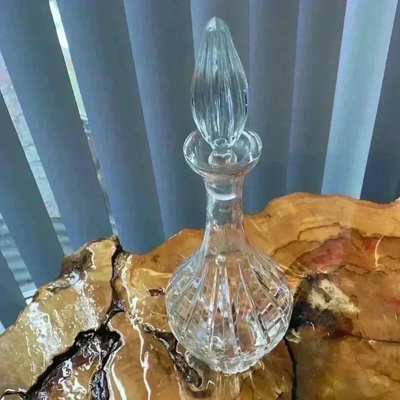 Lead Crystal Whisky Decanter Vintage 16" With Pointy Tip Stripped Rectangle
Desi - Picture 10 of 16